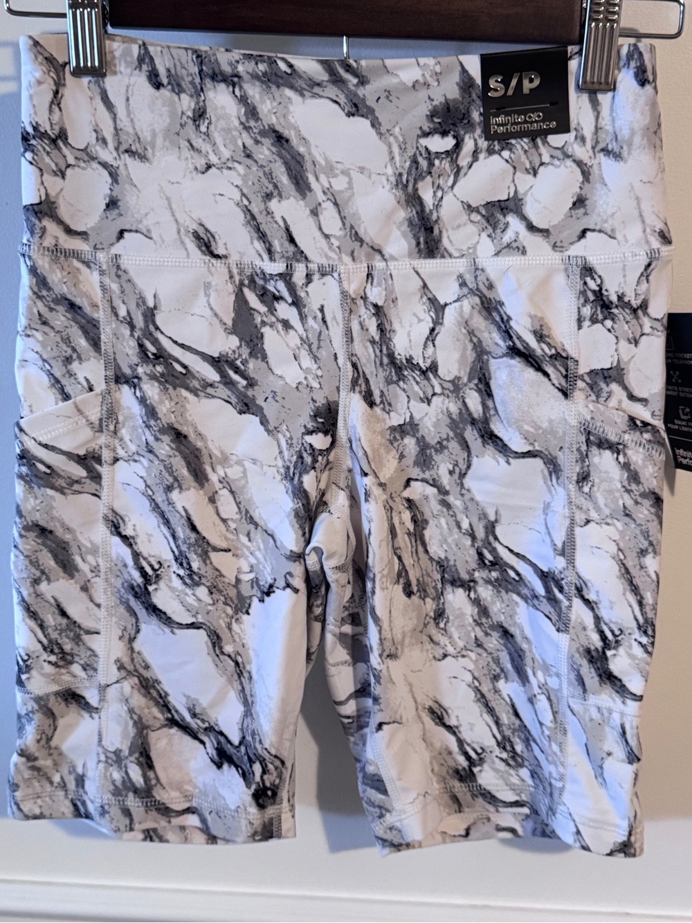 Woman’s Marble-Print Active Bike Shorts - White/Gray